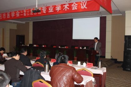 6-大会邀请到首都医科大学附属北京佑安医院段钟平教授、中国医科大学附属第一医院王炳元教授以及省感染及肝病专家武淑环、尚佳、余祖江、赵清霞教授等到会讲学，图为讲学现场
