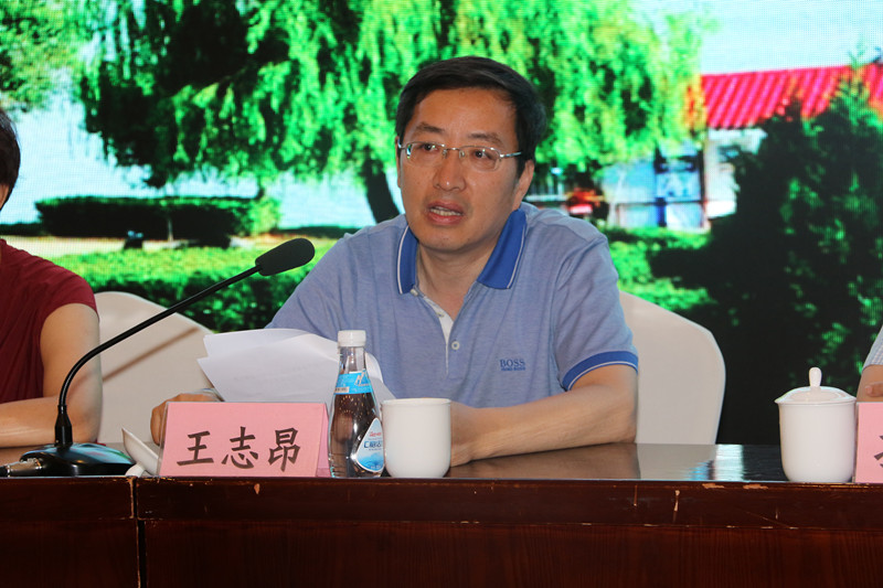 南阳市卫计委副主任王志昂在开幕式上讲话